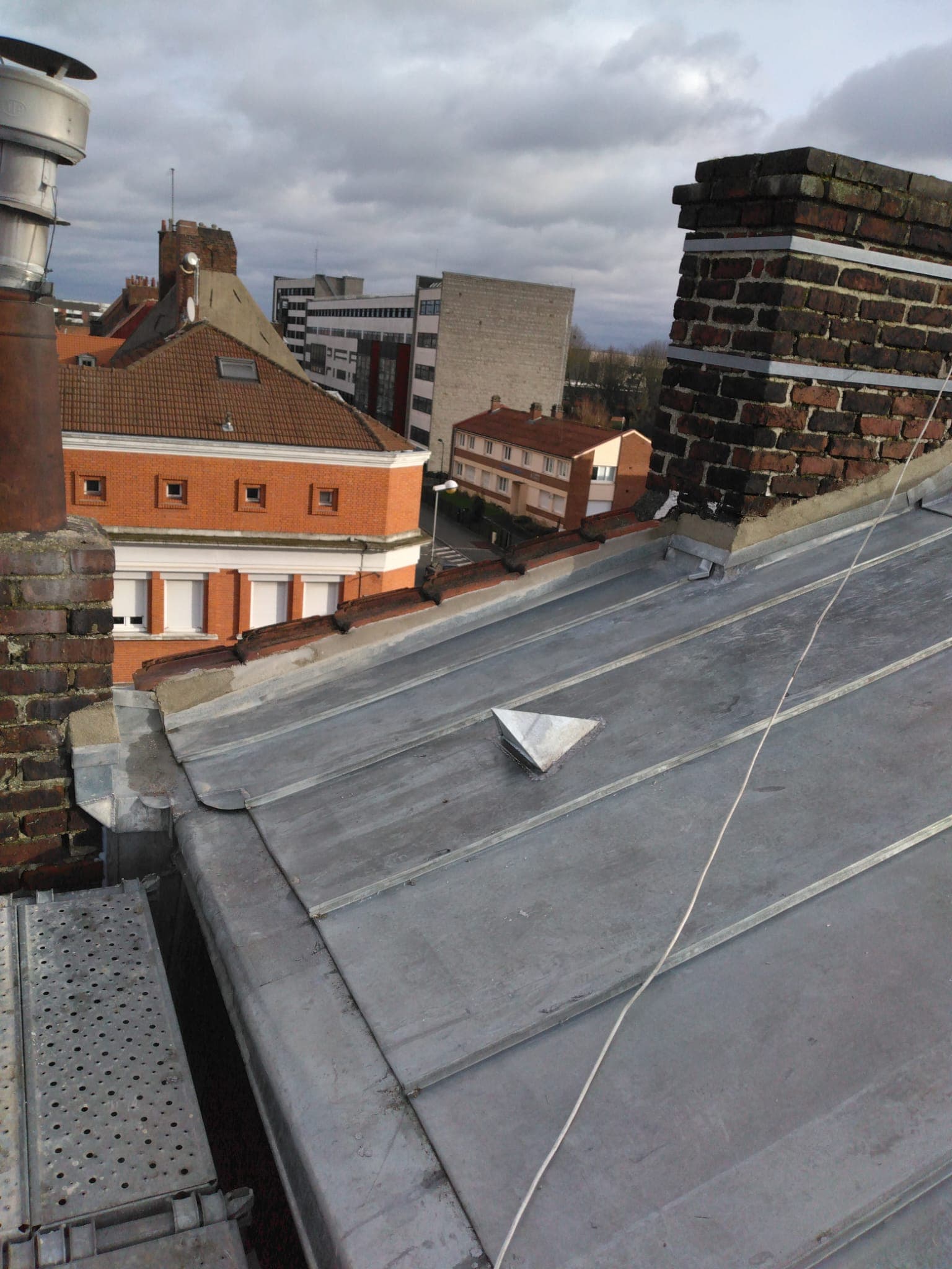 Pose de gouttière ou chéneau